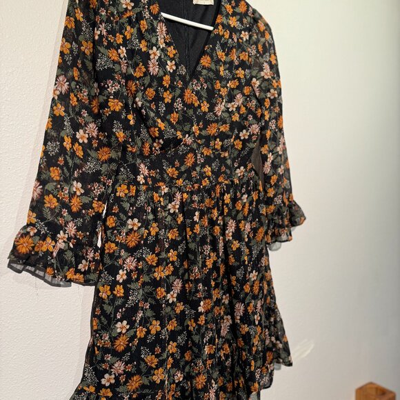 Muted floral print Black 3/4 sleeve dress Perfect for fall! - Picture 1 of 9